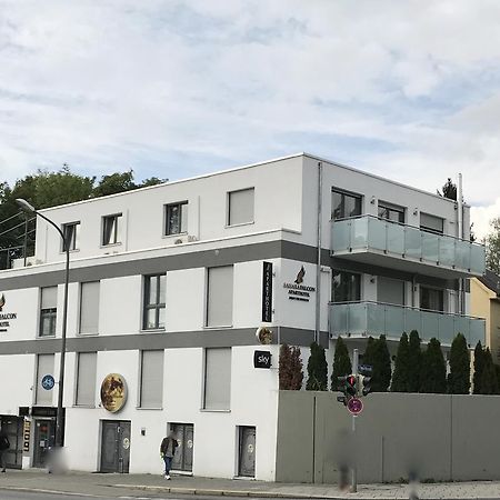 Sahara Falcon Munich Exterior photo