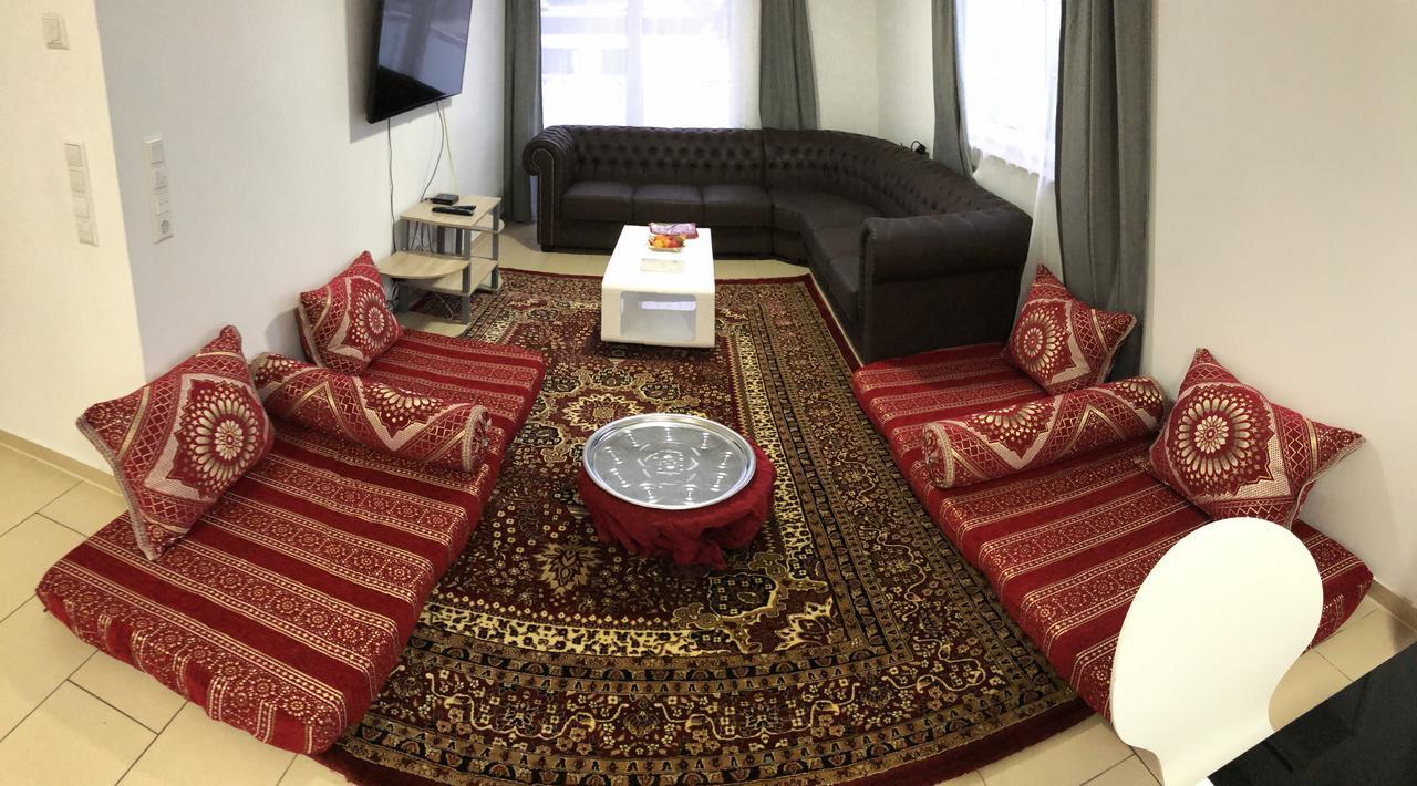 Sahara Falcon Munich Exterior photo