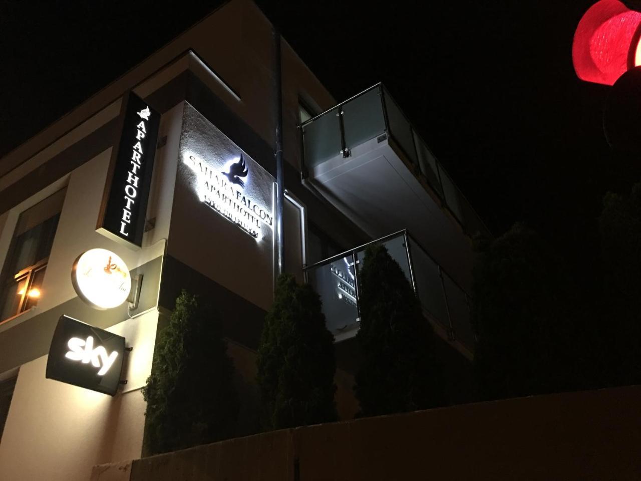Sahara Falcon Munich Exterior photo
