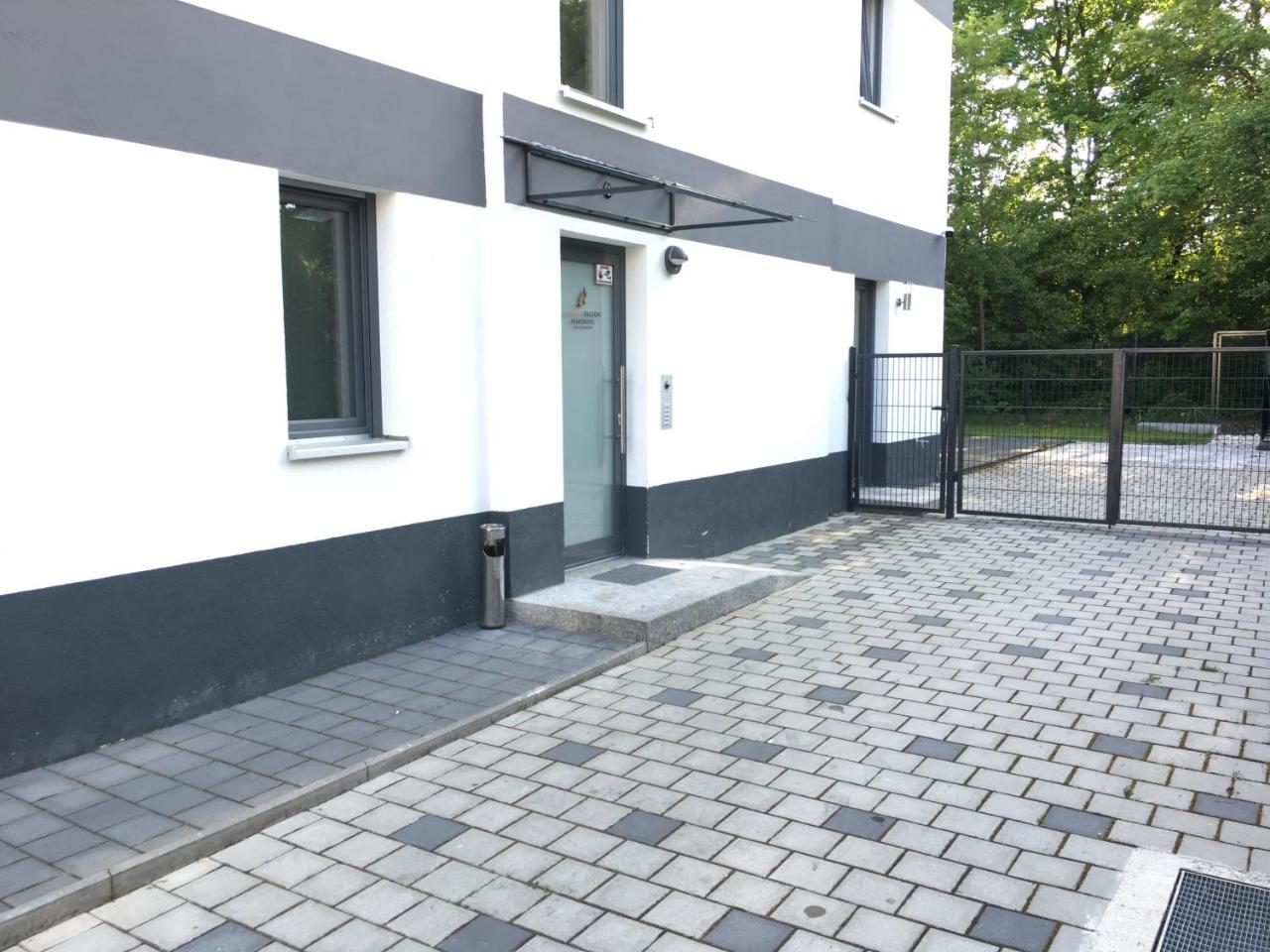 Sahara Falcon Munich Exterior photo