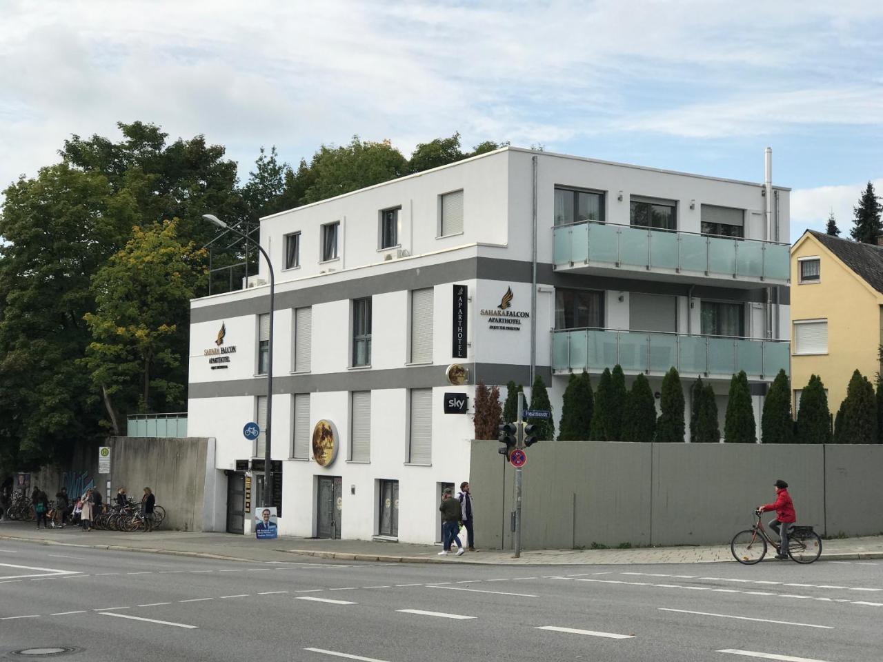 Sahara Falcon Munich Exterior photo